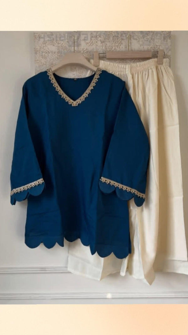 Navy Blue Women’s Kurta Pant Set with Lace-Trimmed Scalloped Sleeves